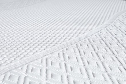 Hybridný matrac Mlily Bloom Hybrid s kombináciou pamäťovej peny a taštičkových pružín prináša dokonalý odpočinok.