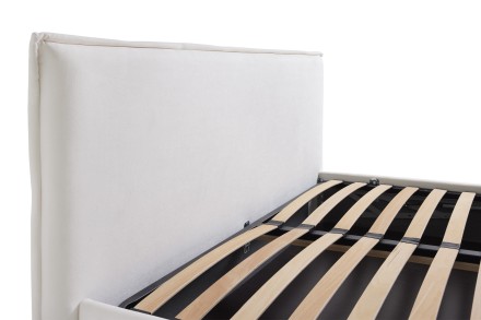 Čelo Valentino sa vďaka svojmu jednoduchému štýlu hodí do každej spálne.