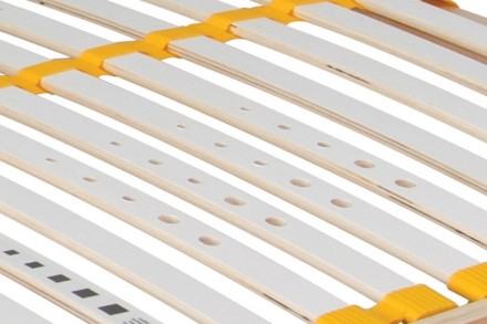 Motorový rošt s 5 anatomickými zónami a 28 lamelami vhodný pre príjemnejšiu relaxáciu a lepšiu oporu bedier.