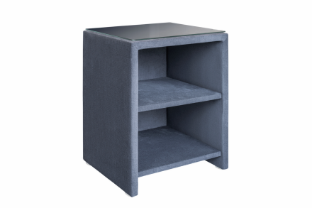 Nočný stolík s policami