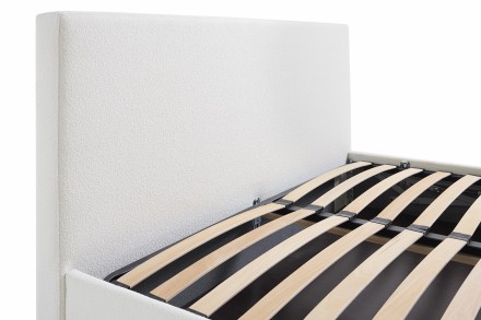 Jednoduché, čisté čelo Klinmam Modesto sa vyznačuje jednoduchými líniami so zmyslom pre detail.