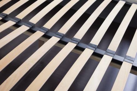 Jednoduché, čisté čelo Klinmam Modesto sa vyznačuje jednoduchými líniami so zmyslom pre detail.