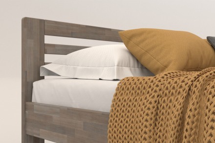 Milujete vôňu dreva i nenapodobiteľnú atmosféru, ktorú v spálni vyvoláva? Potom by vám určite nemala uniknúť celomasívna posteľ Lola z kolekcie spoločnosti PreSpánok.