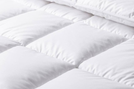 Povrch lôžkovín z radu Klinmam Home Dacron 95 ® je tvorený zmesou bavlny a dutého vlákna v pomere 1:1. Tento materiál zaisťuje odvod prebytočného tepla od tela pre zamedzenie nepríjemného potenia.