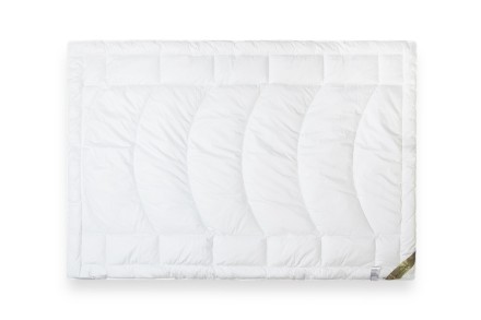 Súprava Klinmam Home Outlast Aerelle® sa vyznačuje hlavne svojimi schopnosťami termoregulácie, kedy vďaka revolučnému materiálu Outlast®, dokáže po celú noc udržať stabilnú a optimálnu teplotu v lôžku. Tým zabraňuje nadmernému prehrievaniu a poteniu.