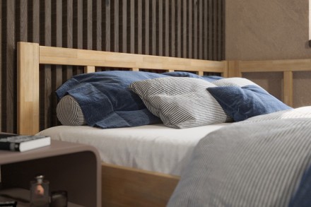 Milujete vôňu dreva? Tak je táto celomasívna posteľ perfektnou voľbou pre vás, pretože je z najkvalitnejších drevín buku a dubu.