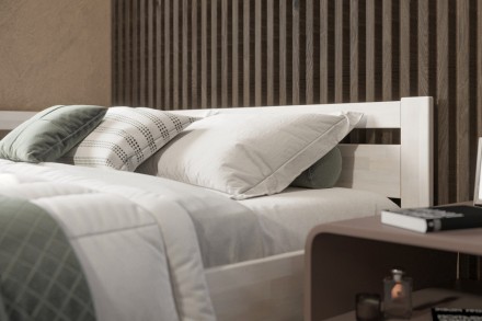 Posteľ Emily je veľmi obľúbené jednolôžko, ktoré sa bude hodiť do detskej izby aj spálne. Dokonalá vôňa dreva navodí v miestnosti úžasnú atmosféru, ktorá bude ideálna pre spánok.