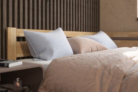 Posteľ Emily je veľmi obľúbené jednolôžko, ktoré sa bude hodiť do detskej izby aj spálne. Dokonalá vôňa dreva navodí v miestnosti úžasnú atmosféru, ktorá bude ideálna pre spánok.