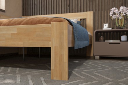 Utena predstavuje vzdušnú elegantnú posteľ z masívu s vertikálne členeným hlavovým čelom.