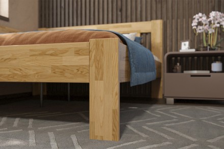 Utena predstavuje vzdušnú elegantnú posteľ z masívu s vertikálne členeným hlavovým čelom.