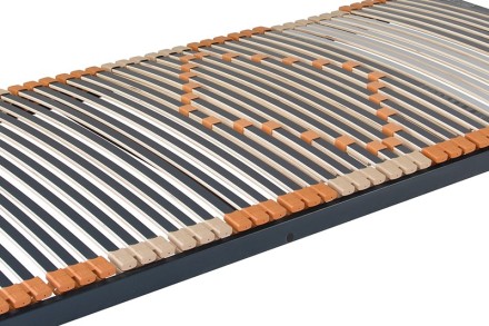 Motorový rošt so 4 motormi umožňuje jednoduché polohovanie hlavovej, chrbtovej, stehennej a lýtkovej oblasti.