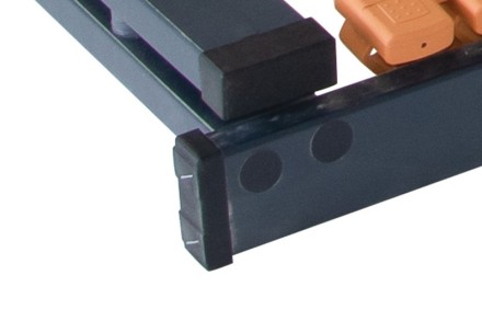 Motorový rošt so 4 motormi umožňuje jednoduché polohovanie hlavovej, chrbtovej, stehennej a lýtkovej oblasti.