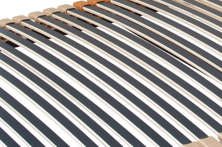 Motorový rošt so 4 motormi umožňuje jednoduché polohovanie hlavovej, chrbtovej, stehennej a lýtkovej oblasti.