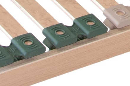 Manuálne polohovací rošt so 7 anatomickými zónami podporuje správne rozloženie váhy tela na matraci.