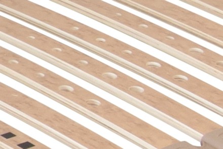 Manuálne polohovací rošt so 7 anatomickými zónami podporuje správne rozloženie váhy tela na matraci.