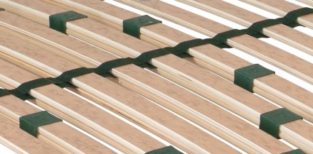 Manuálne polohovací rošt so 7 anatomickými zónami podporuje správne rozloženie váhy tela na matraci.