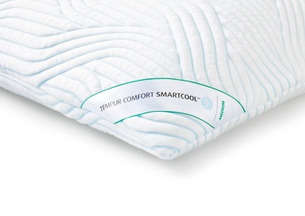 Vankúš TEMPUR® Comfort Medium SmartCool 2.0 zaisťuje pohodlie a oporu typickú pre vankúše TEMPUR®. Je vyrobený úplne nových materiálov, ktoré poskytujú ešte o 20% väčšiu úľavu než kedykoľvek predtým.