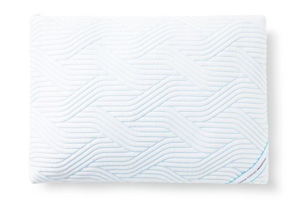 Vankúš TEMPUR® Comfort Soft SmartCool 2.0 je vyrobený z úplne nových materiálov TEMPUR®, ktoré poskytujú ešte o 20% väčšiu úľavu od tlaku než kedykoľvek predtým. Pre tento vankúš je materiál vyvinutý tak, že v sebe kombinuje neuveriteľnú mäkkosť a pohodlie s potrebnou a dokonalou oporou chrbtice počas spánku.