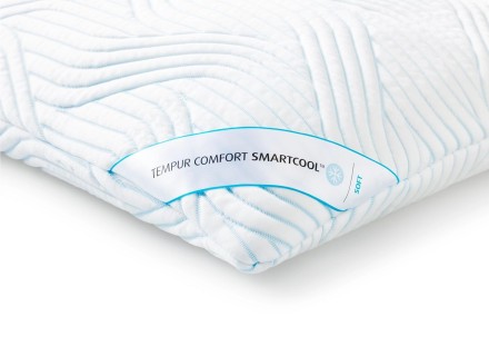 Vankúš TEMPUR® Comfort Soft SmartCool je vyrobený z úplne nových materiálov TEMPUR®, ktoré poskytujú ešte o 20% väčšiu úľavu od tlaku než kedykoľvek predtým. Pre tento vankúš je materiál vyvinutý tak, že v sebe kombinuje neuveriteľnú mäkkosť a pohodlie s potrebnou a dokonalou oporou chrbtice počas spánku.