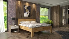 Masívna drevená posteľ s plným čelom