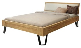 Celomasívna posteľ v modernom dizajne s čalúneným čelom