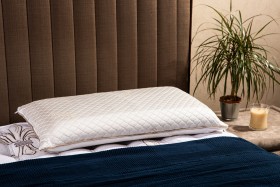 Vankúš Dual Dry Massage kombinuje dva moderné materiály pre maximálny komfort.